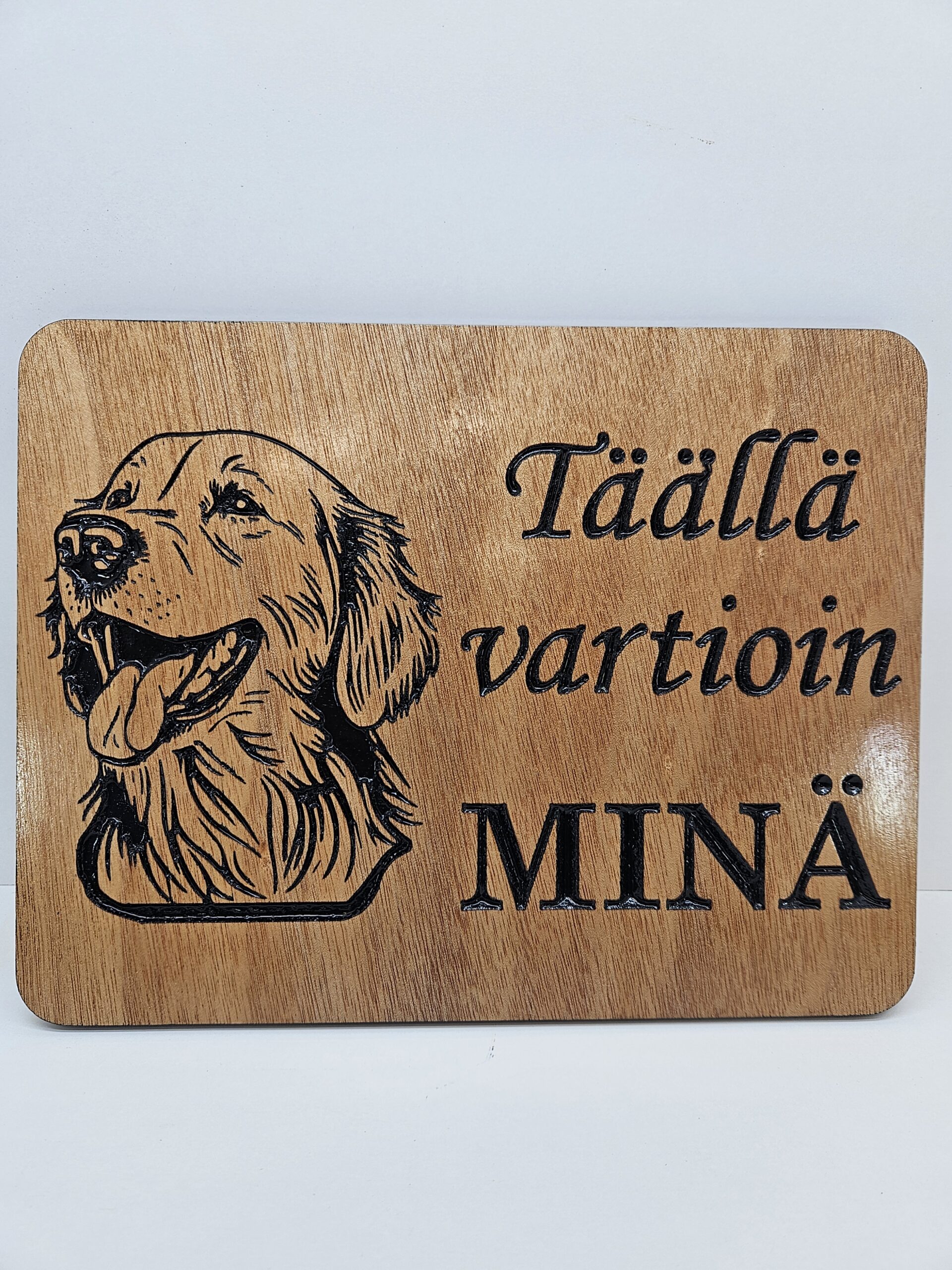 Täällä vartioin minä -kyltti: Kultainennoutaja